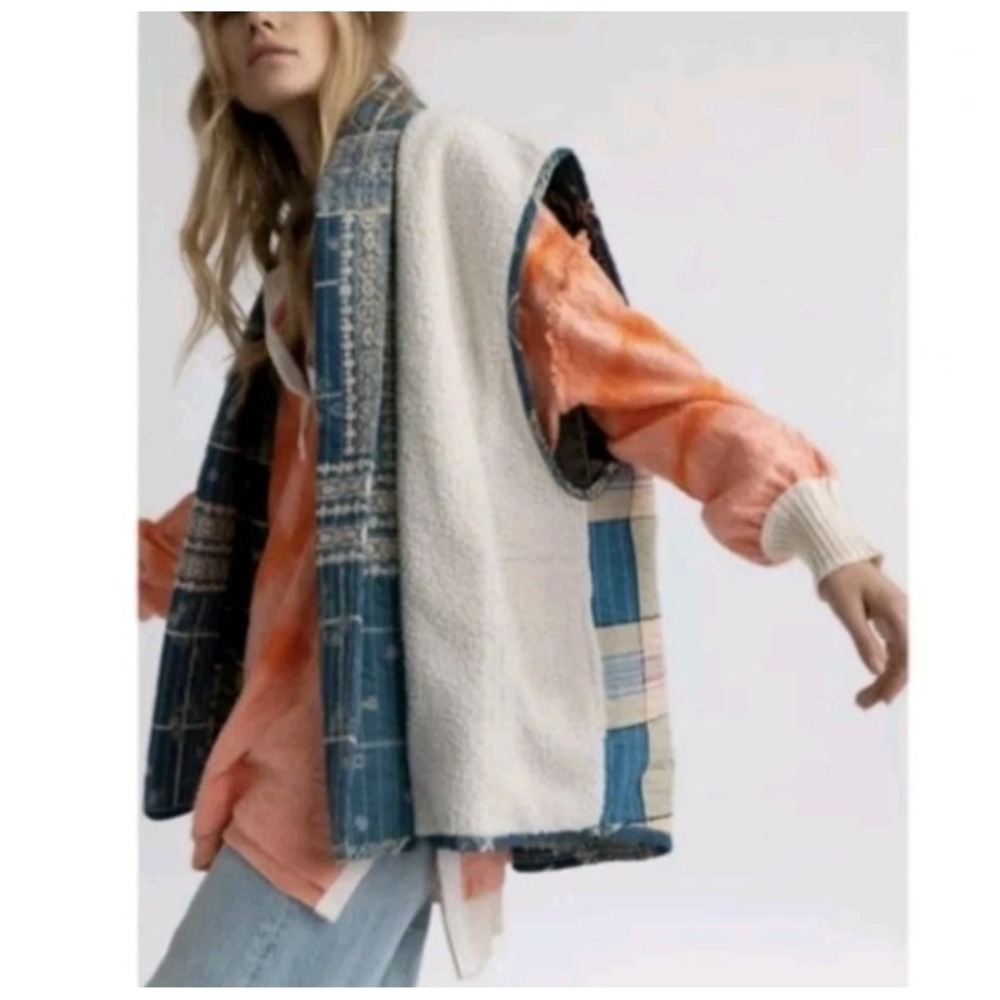 Free People Vest Size Large Blue Ivory Quilted Sherpa Oversized